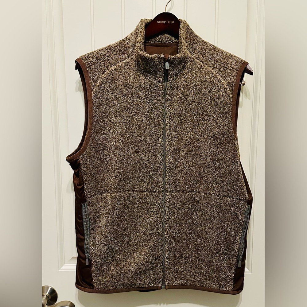 🎯SOLD🎯Tommy Bahama Fleece Vest NWOT Full Zip + Zip Pockets Size M  | 46” Chest